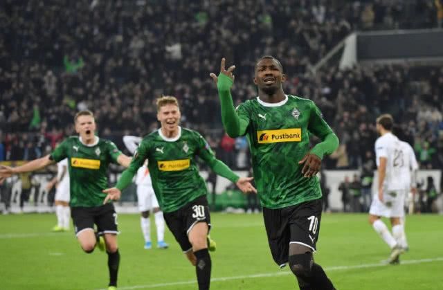 麦队展开了 麦队展开了